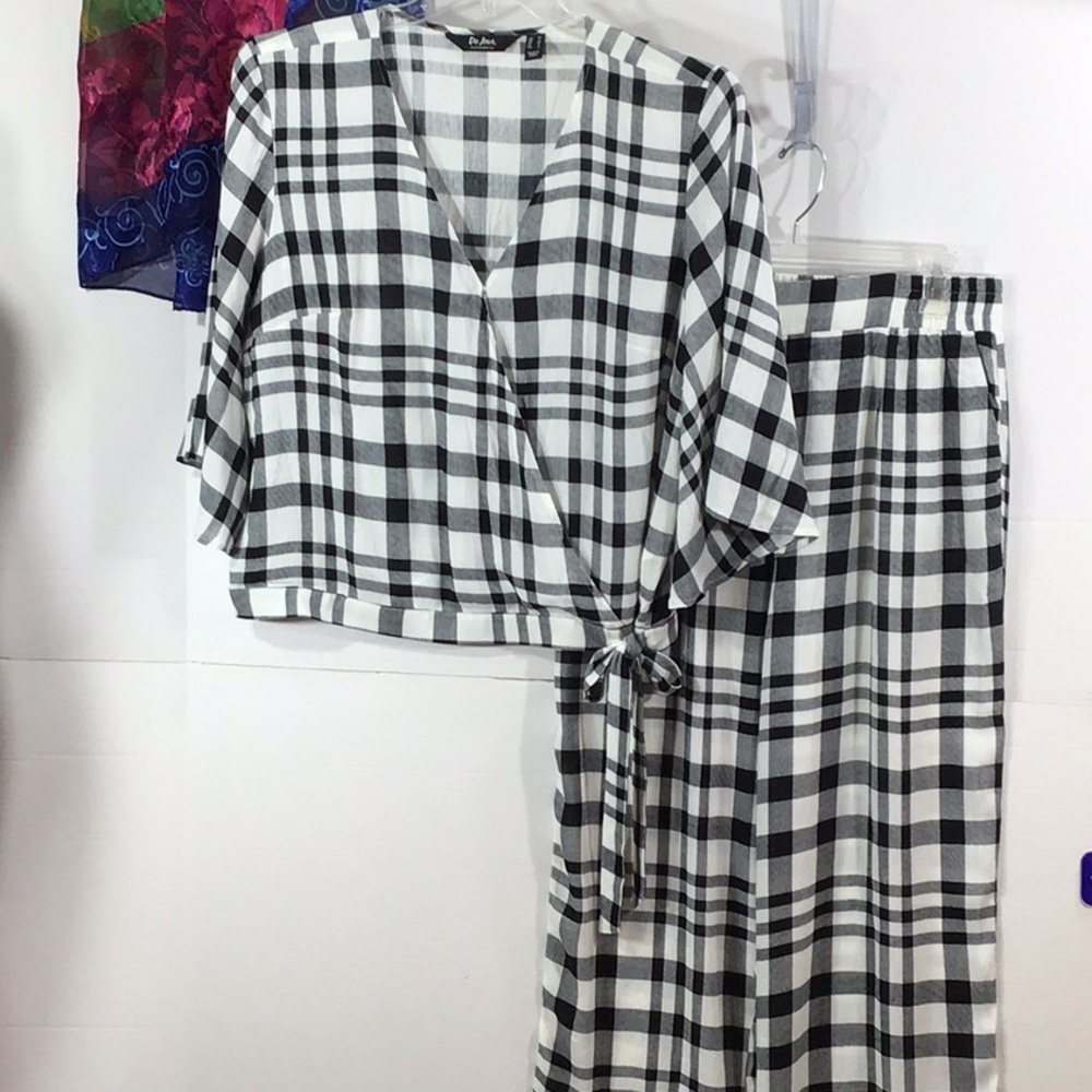 Du Jour 2pc b/w plaid pant set M/S